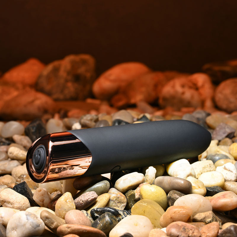 Gender X THE GOLD STANDARD - Black/Rose Gold 10 cm USB Rechargeable Bullet